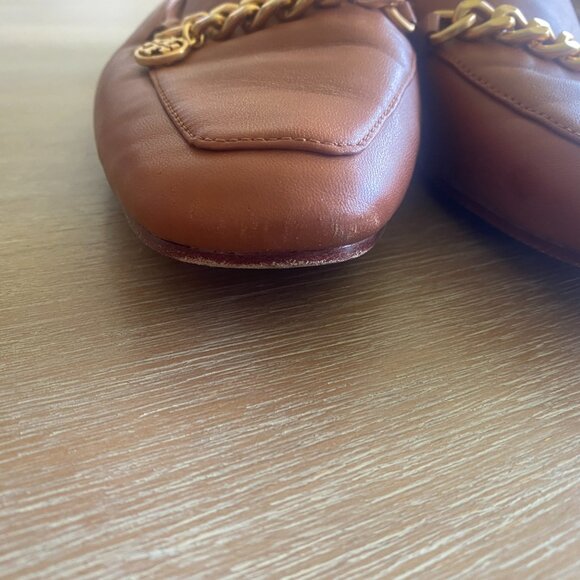 Tory Burch Leather Loafer in Camel with Gold Charm | women size 8.5 - Picture 7 of 8